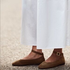 New in box. Brand new size 40 (US 9) suede flats from #Mellow Yellow